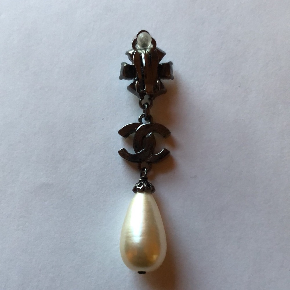 Chanel Faux Diamond Pearl Drop  Clip Silver Tone  Rhinestone Earrings - Picture 3 of 5